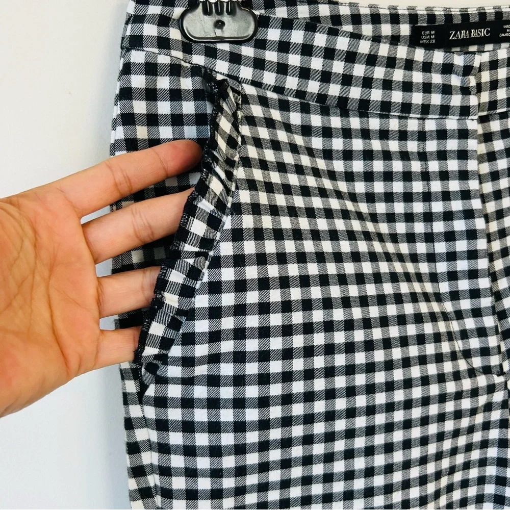Zara Women’s Black White Gingham Ankle Cropped Pants Ruffle Trim Size M - Picture 4 of 14